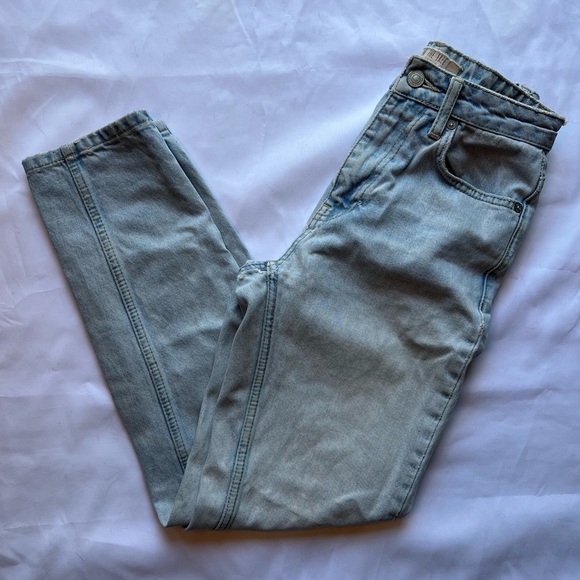 We The Free Lightwash Denim Mom Jeans 24 - Picture 11 of 11